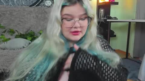 _candym1lky_ online show from November 9, 2025, 7:17 am