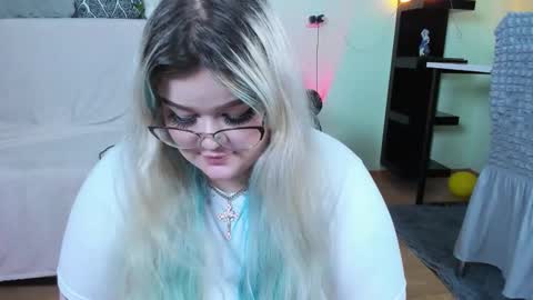 _candym1lky_ online show from December 5, 2025, 6:22 am