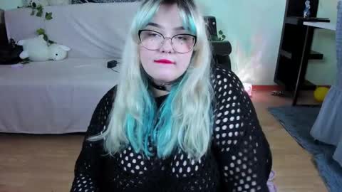 _candym1lky_ online show from December 17, 2025, 6:41 am