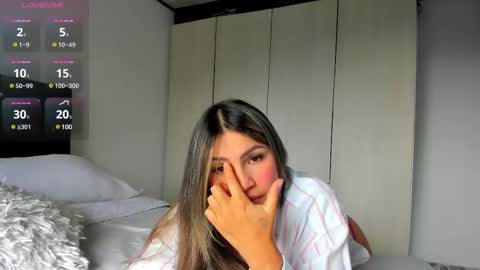 Bella  online show from March 1, 2025, 9:04 pm