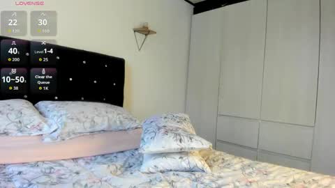 Bella  online show from June 5, 2026, 8:58 pm