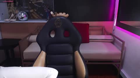 _charlotte_collins_ online show from September 17, 2025, 3:14 pm