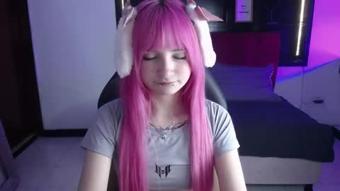 _charlotte_collins_ online show from April 21, 2026, 3:17 pm