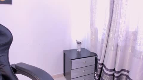 _charlottedavis online show from December 6, 2024, 3:44 pm