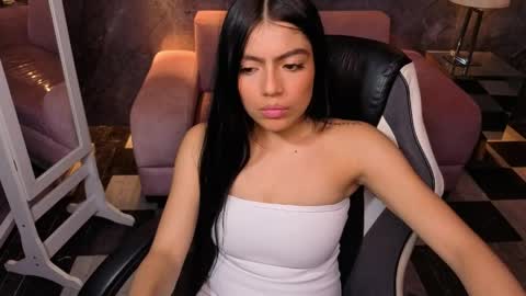 Snapshot of _charlottee_b chatting on April 1, 2026, 7:55 pm _charlottee_b online show from April 1, 2026, 7:55 pm