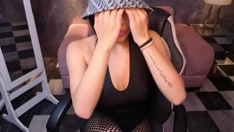 Snapshot of _charlottee_b chatting on April 8, 2026, 8:09 pm _charlottee_b online show from April 8, 2026, 8:09 pm