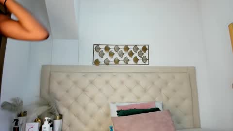 Chloe  online show from February 23, 2025, 11:33 am