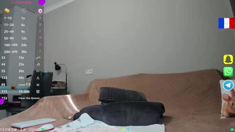 Sophie online show from November 3, 2025, 8:37 am