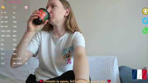 Snapshot of _coquine_ chatting on April 27, 2026, 8:23 am Sophie online show from April 27, 2026, 8:23 am