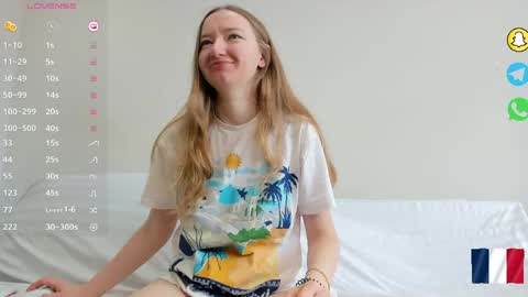 Snapshot of _coquine_ chatting on April 28, 2026, 7:46 am Sophie online show from April 28, 2026, 7:46 am