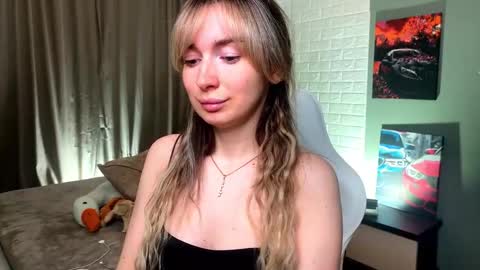 _crystal_moon_1 online show from March 18, 2026, 7:06 pm