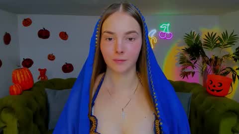 Erika online show from October 31, 2025, 7:59 pm