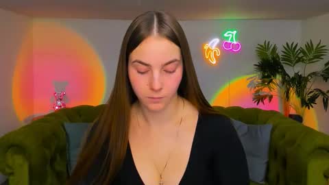 Erika online show from December 2, 2025, 1:17 pm