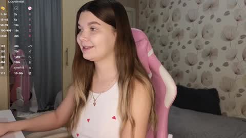 _cute_ice online show from December 12, 2024, 4:37 am