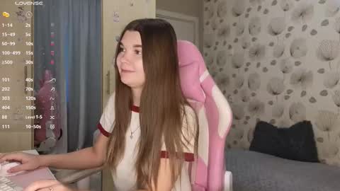 _cute_ice online show from October 4, 2025, 4:32 am