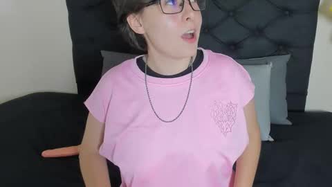 Darcy online show from March 18, 2026, 3:31 am