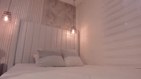 Dakota online show from September 30, 2025, 6:35 pm