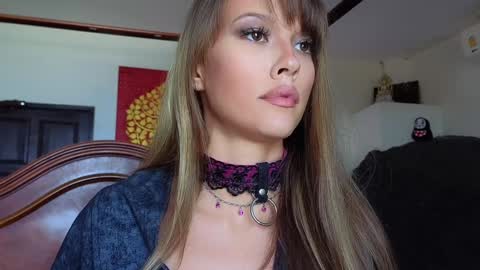 DemiDee online show from March 4, 2025, 8:35 am