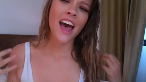 DemiDee online show from September 30, 2025, 10:42 am