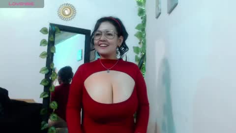 Snapshot of _donniia_ chatting on April 24, 2026, 10:56 pm Dannia online show from April 24, 2026, 10:56 pm