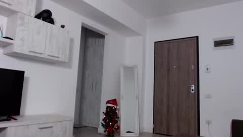 Dylan online show from December 21, 2024, 9:01 am