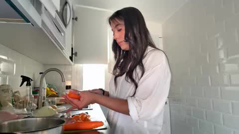 Snapshot of _elena_barra chatting on October 1, 2025, 4:13 pm elena barra online show from October 1, 2025, 4:13 pm