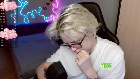 chloue and Gretta online show from November 8, 2025, 8:14 am