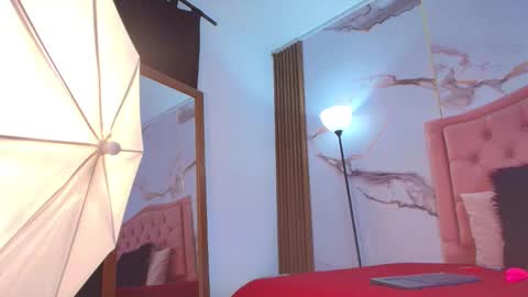 Snapshot of _ema_jones_ chatting on November 8, 2025, 11:32 am Ema online show from November 8, 2025, 11:32 am