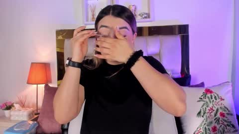 Isabella online show from December 20, 2025, 12:23 pm