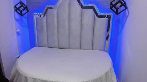 Emily  online show from September 11, 2025, 11:21 am