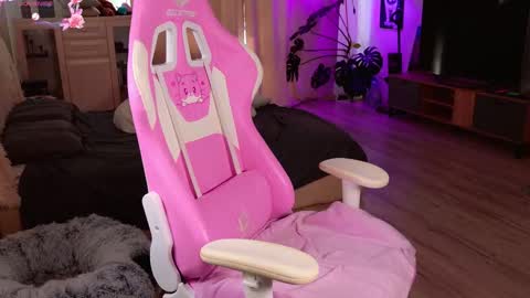 Mia  online show from September 11, 2025, 3:50 am