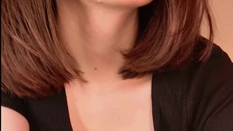 _esmeraldiyaa_ online show from November 28, 2025, 7:05 pm