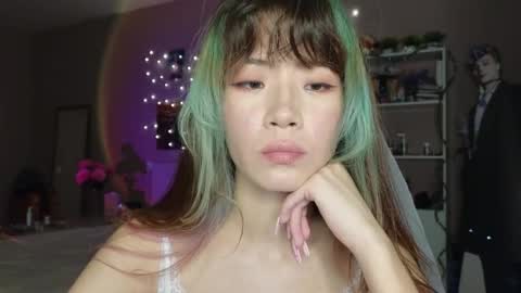 EveEva online show from November 3, 2025, 2:46 am