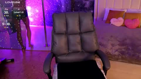  F R A U  online show from October 13, 2025, 1:05 am