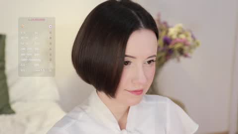 Essie  online show from December 22, 2024, 11:31 pm