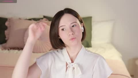 Essie  online show from March 7, 2025, 7:52 am