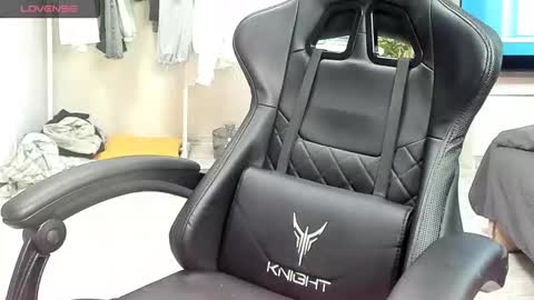 Snapshot of _feralberry__ chatting on January 12, 2026, 8:52 am Alis online show from January 12, 2026, 8:52 am