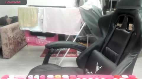 Snapshot of _feralberry__ chatting on February 3, 2026, 5:49 am Alis online show from February 3, 2026, 5:49 am