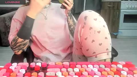 Snapshot of _feralberry__ chatting on February 8, 2026, 7:23 am Alis online show from February 8, 2026, 7:23 am