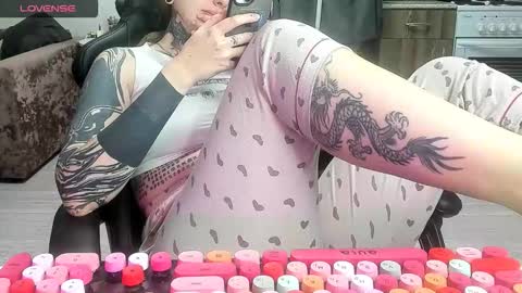 Snapshot of _feralberry__ chatting on February 8, 2026, 7:28 pm Alis online show from February 8, 2026, 7:28 pm