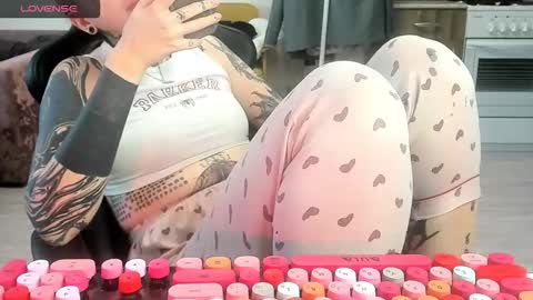 Snapshot of _feralberry__ chatting on February 11, 2026, 9:25 am Alis online show from February 11, 2026, 9:25 am