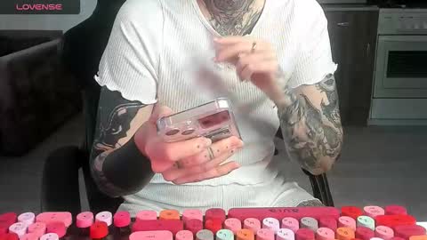 Snapshot of _feralberry__ chatting on February 21, 2026, 6:47 am Alis online show from February 21, 2026, 6:47 am