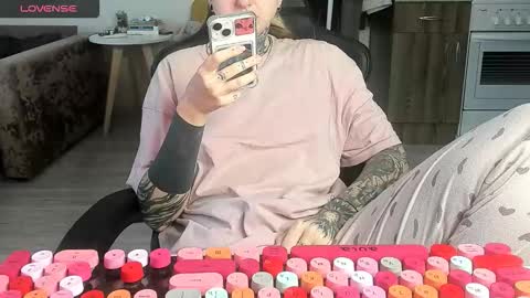 Snapshot of _feralberry__ chatting on March 2, 2026, 6:58 am Alis online show from March 2, 2026, 6:58 am