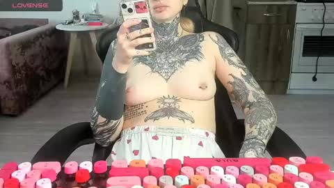 Snapshot of _feralberry__ chatting on March 6, 2026, 9:06 am Alis online show from March 6, 2026, 9:06 am