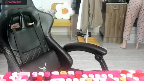 Snapshot of _feralberry__ chatting on March 9, 2026, 6:50 am Alis online show from March 9, 2026, 6:50 am