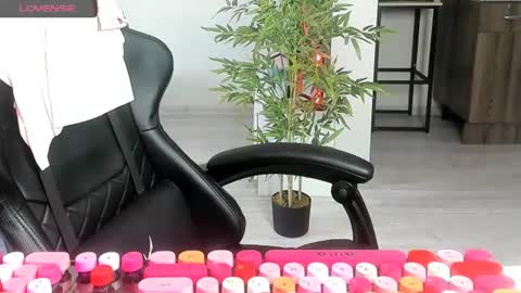Snapshot of _feralberry__ chatting on June 11, 2026, 7:28 am Alis online show from June 11, 2026, 7:28 am
