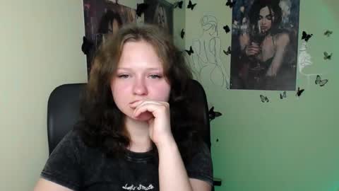 Snapshot of _foxy_lady chatting on July 3, 2026, 6:09 am Alice online show from July 3, 2026, 6:09 am