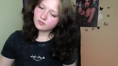 Snapshot of _foxy_lady chatting on July 10, 2026, 6:21 pm Alice online show from July 10, 2026, 6:21 pm