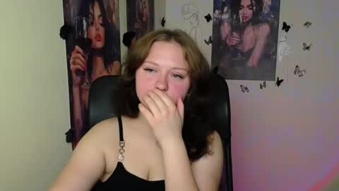 Snapshot of _foxy_lady chatting on July 21, 2026, 6:16 am Alice online show from July 21, 2026, 6:16 am