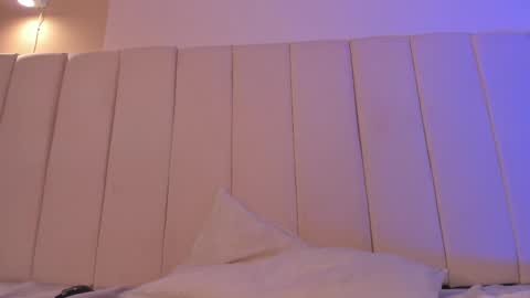 Snapshot of _frida_1 chatting on March 5, 2025, 7:17 pm Frida online show from March 5, 2025, 7:17 pm